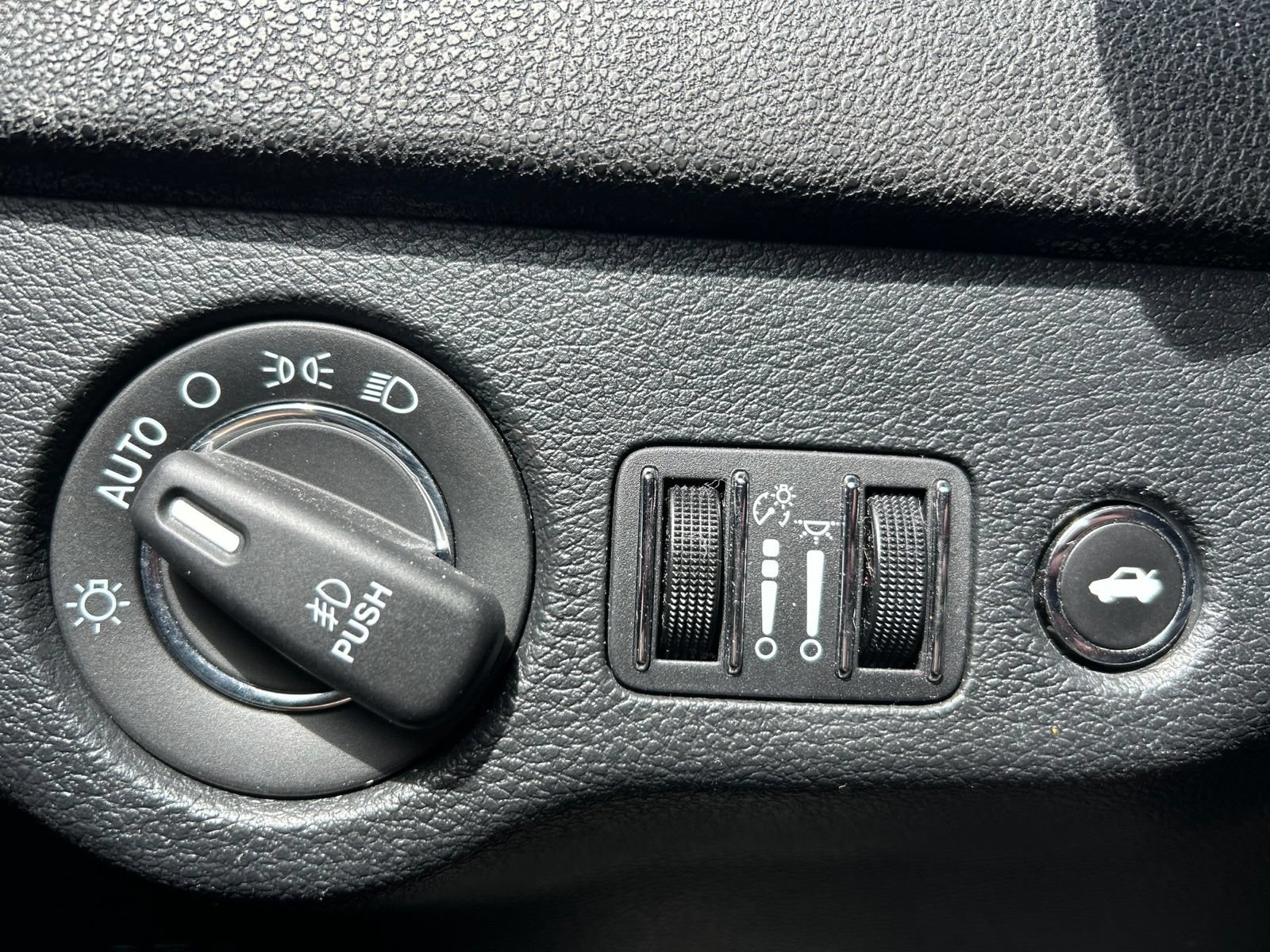 Used 2017 Chrysler 300 C w/ Safetytec Plus Group RWD image 26