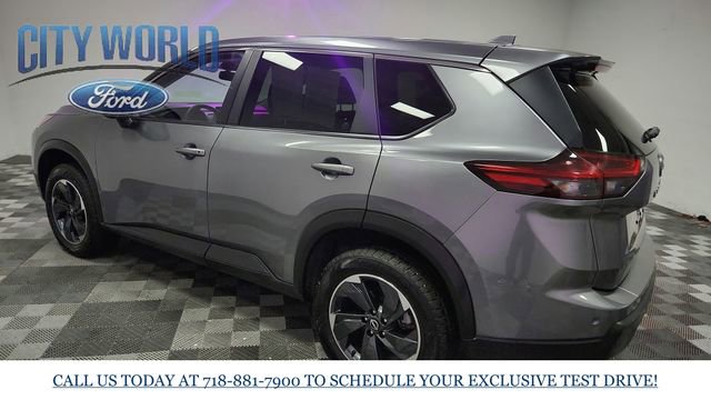 Used 2024 Nissan Rogue SV image 5