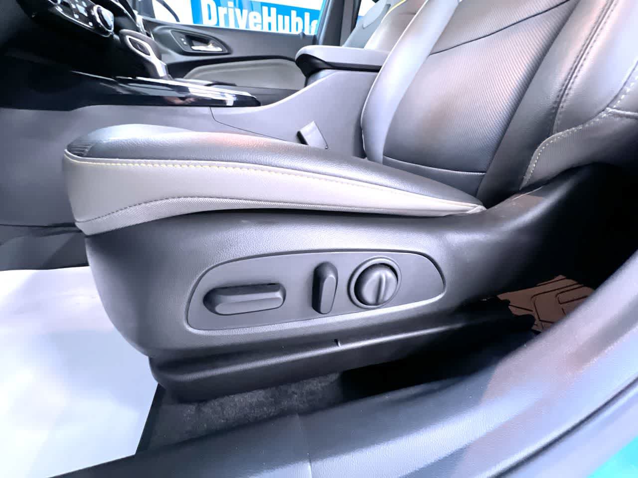 Used 2025 Chevrolet Trax ACTIV w/ Sunroof Package FWD image 13