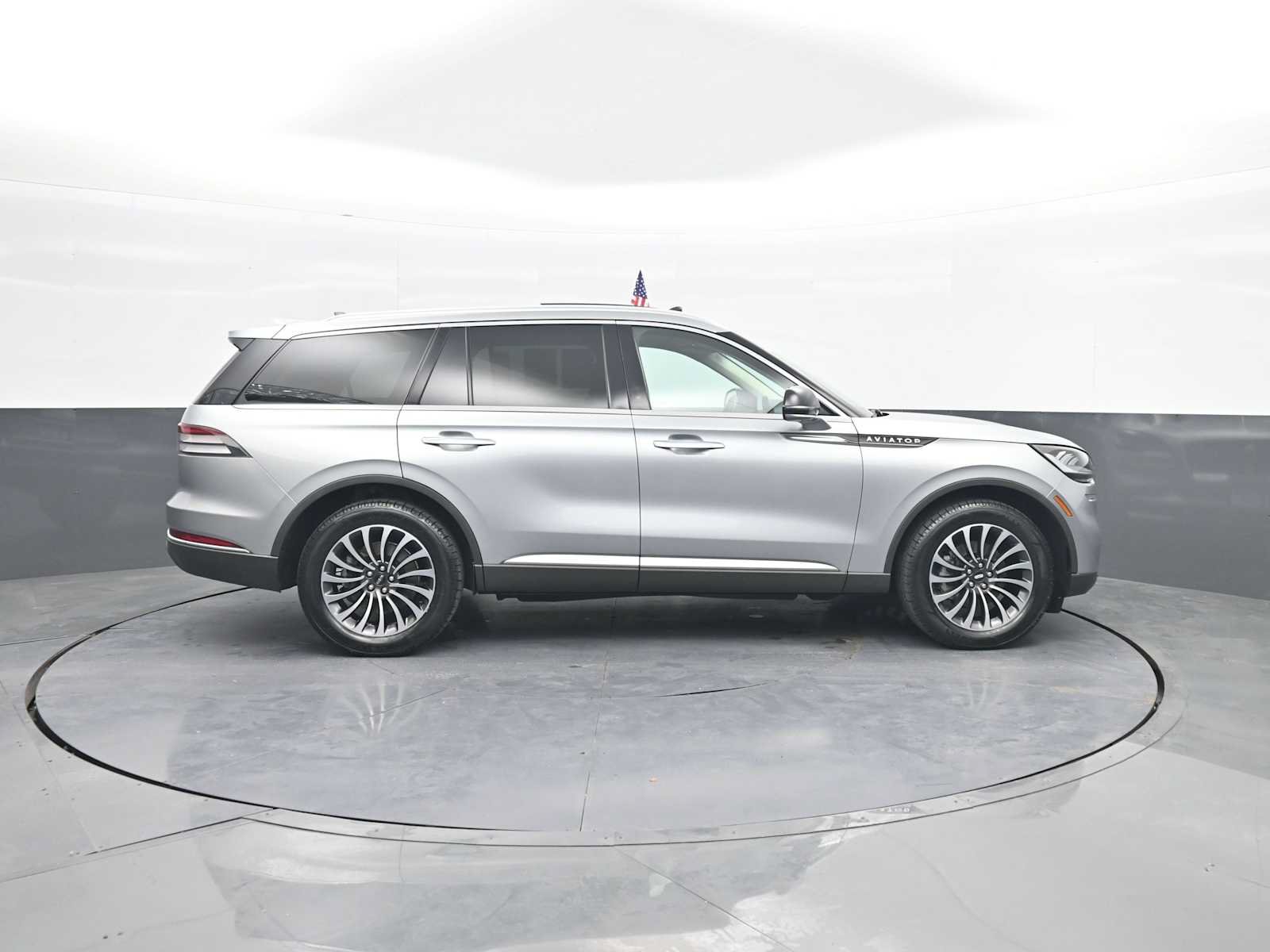 Used 2023 Lincoln Aviator AWD w/ Premium Package image 9