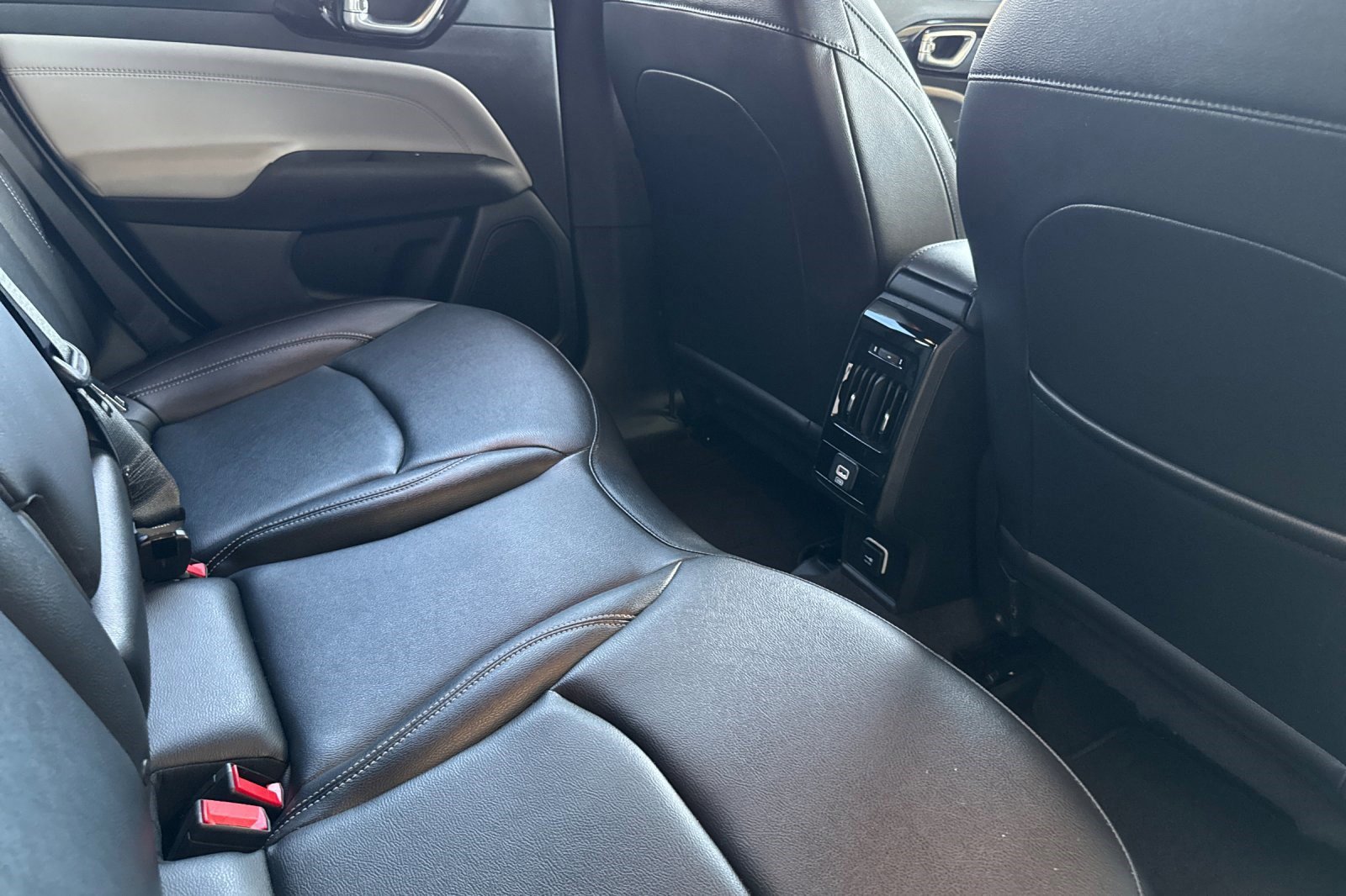 Used 2025 Jeep Compass Limited image 29