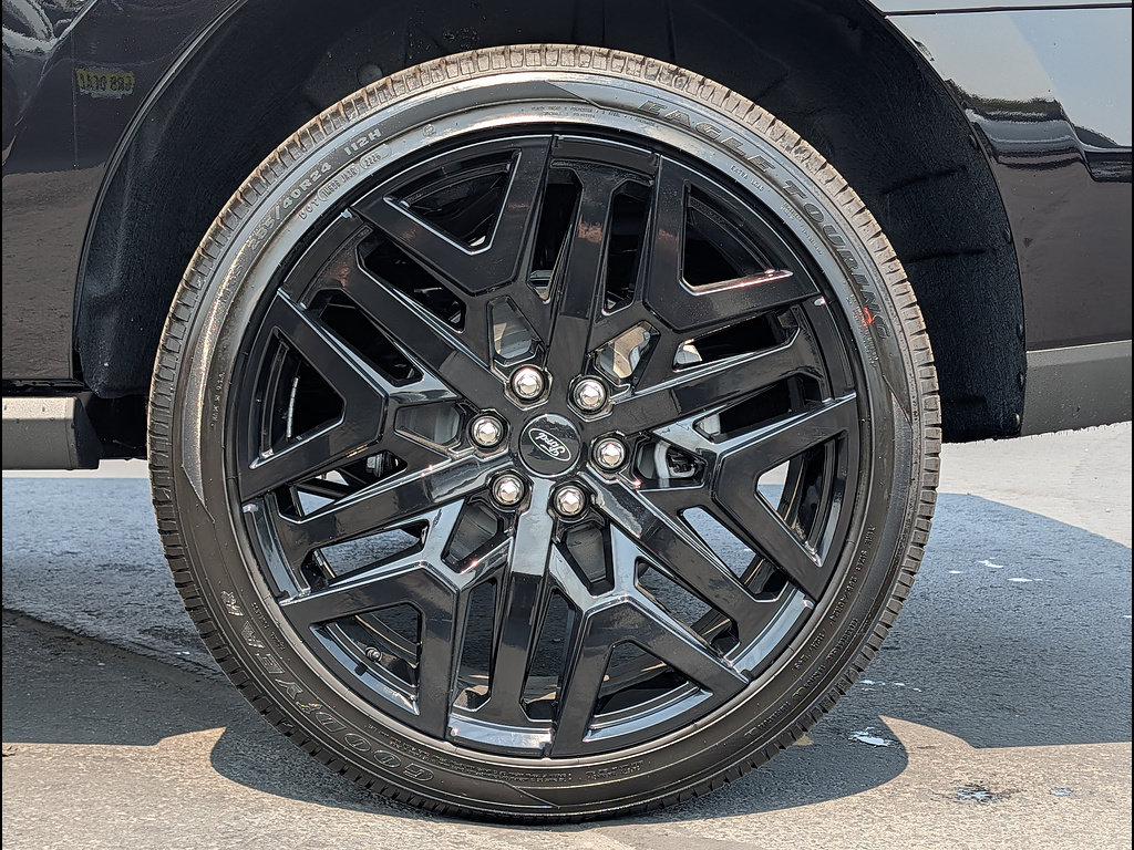 New 2027 Ford Expedition Platinum w/ Stealth Performance Package AWD/4WD image 12
