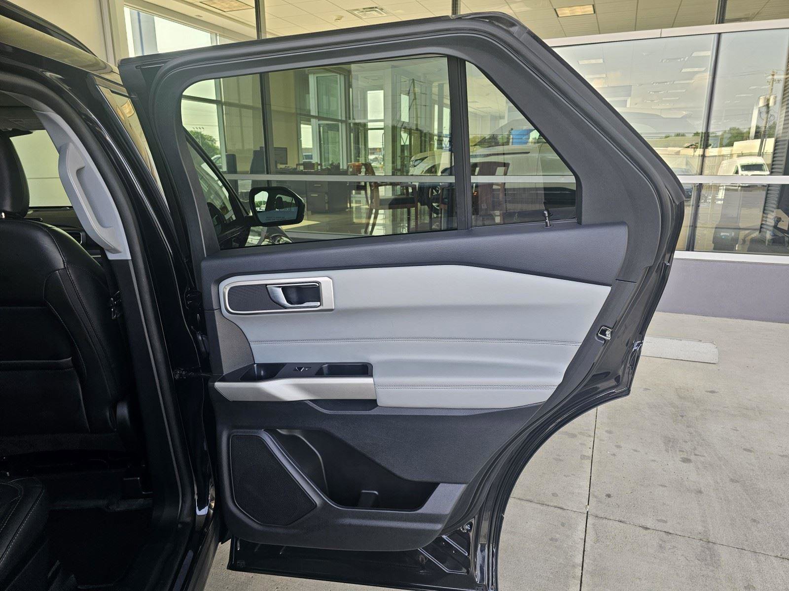 Used 2022 Ford Explorer XLT w/ Equipment Group 202A image 14