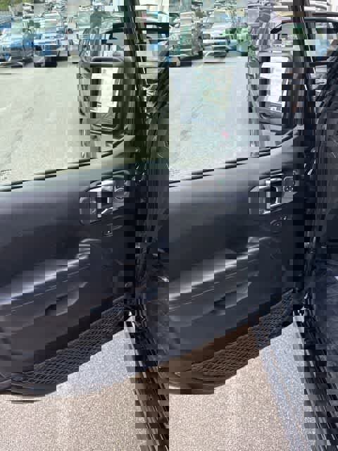 Used 2022 Jeep Wrangler Unlimited Rubicon AWD/4WD image 11