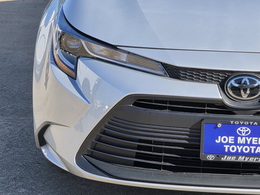 Used 2026 Toyota Corolla LE FWD image 5