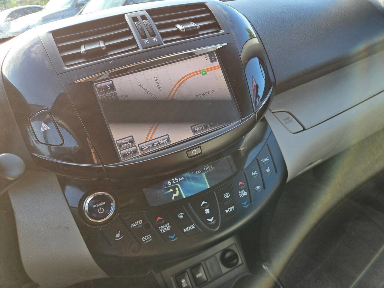 Used 2012 Toyota RAV4 EV image 41