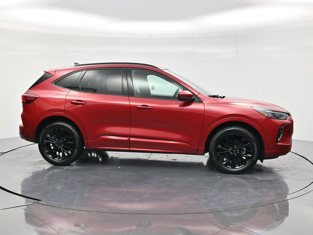 Used 2023 Ford Escape ST-Line Elite w/ Premium Technology Package AWD/4WD image 4