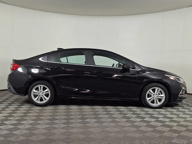 Used 2018 Chevrolet Cruze LT w/ Convenience Package FWD image 10