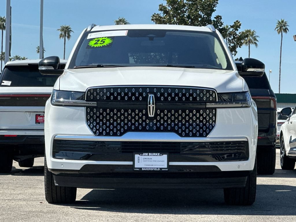 Certified 2025 Lincoln Navigator Reserve AWD/4WD image 8