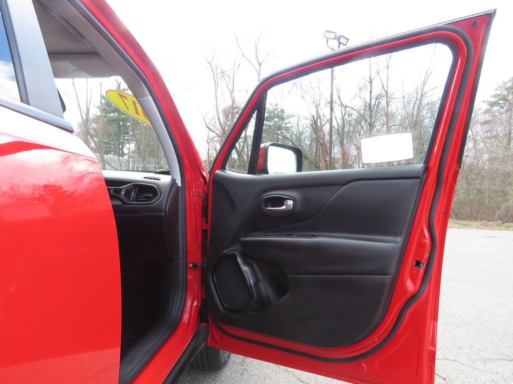Used 2017 Jeep Renegade Altitude image 12