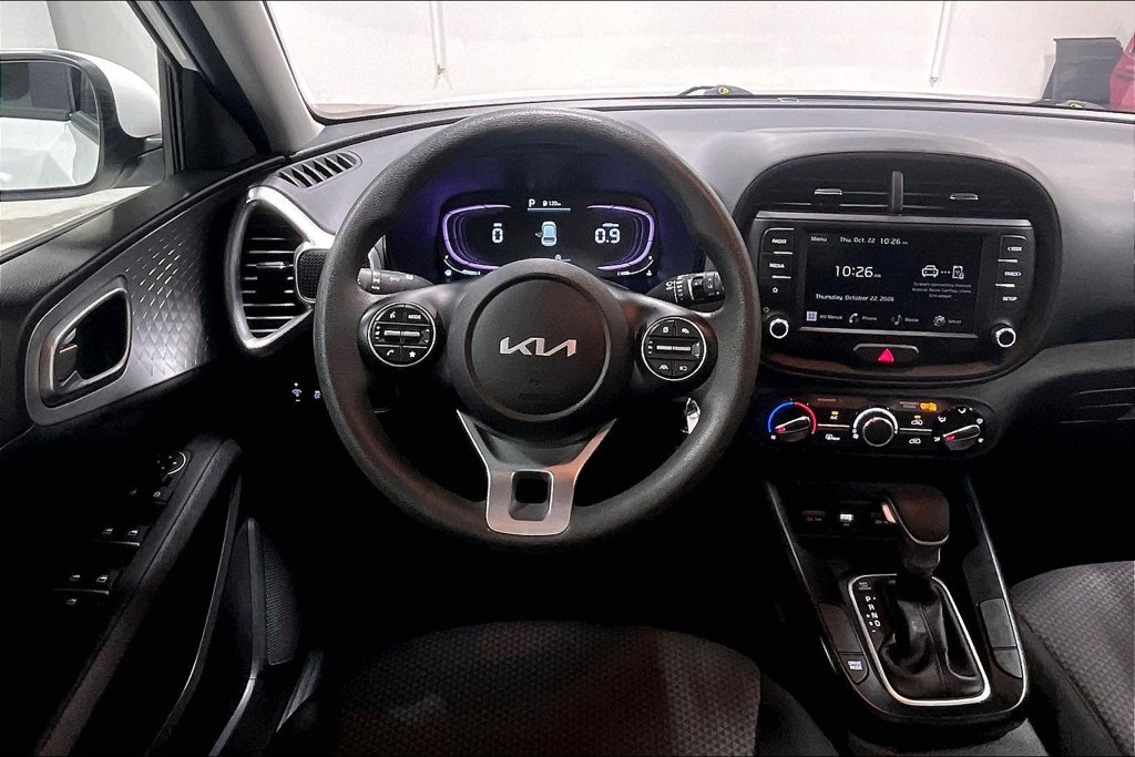 Used 2025 Kia Soul LX w/ LX Technology Package FWD image 6