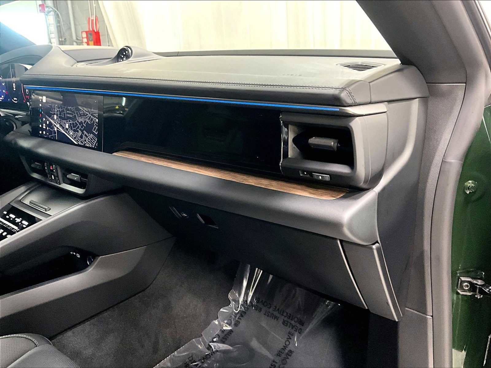 Used 2025 Porsche Macan 4S Electric image 28