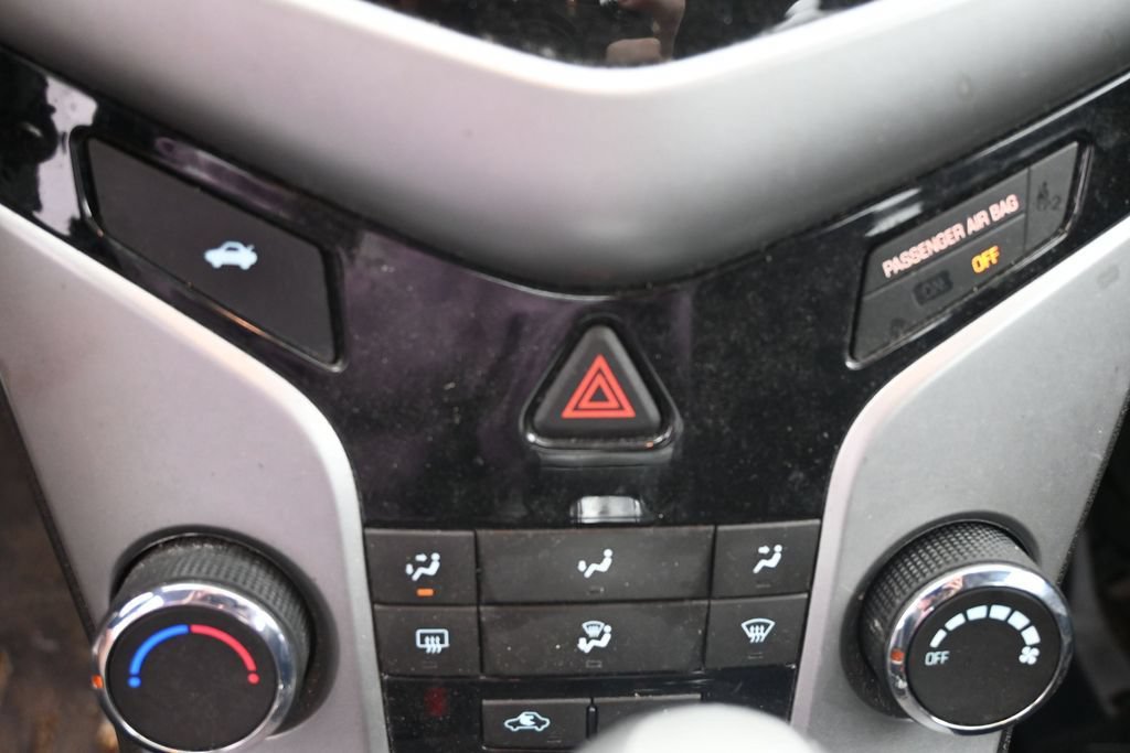 Used 2015 Chevrolet Cruze LT FWD image 25