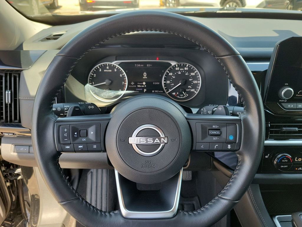 Used 2025 Nissan Pathfinder SV FWD image 21