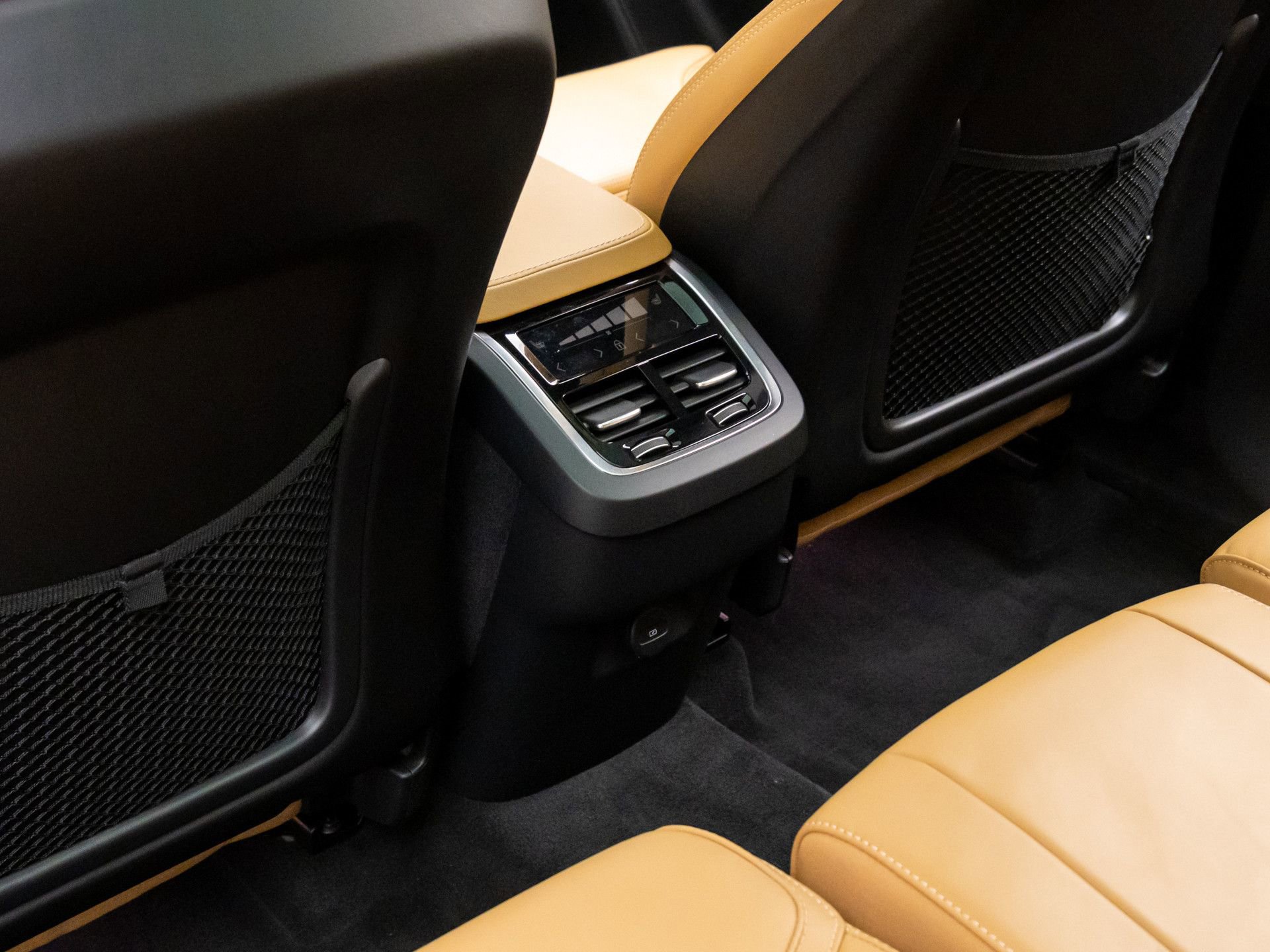 Used 2024 Volvo XC90 B6 Ultimate image 18