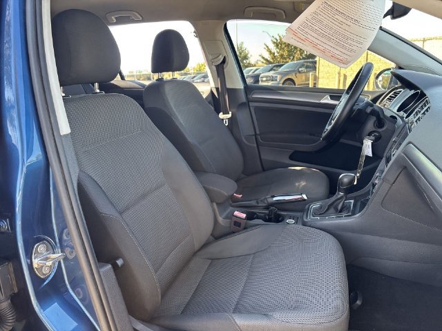 Used 2019 Volkswagen Golf S FWD image 32