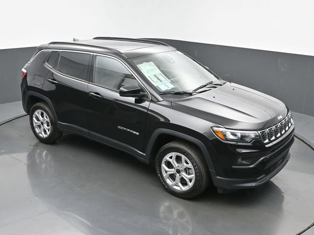 New 2025 Jeep Compass Latitude w/ Sun & Sound Group AWD/4WD image 44