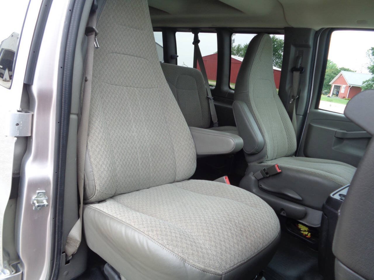 Used 2019 Chevrolet Express 3500 LS RWD image 21