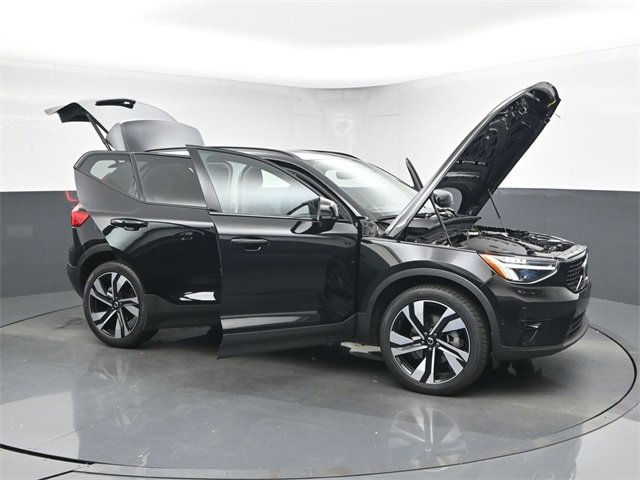 Used 2024 Volvo XC40 B5 Plus w/ Climate Package image 52