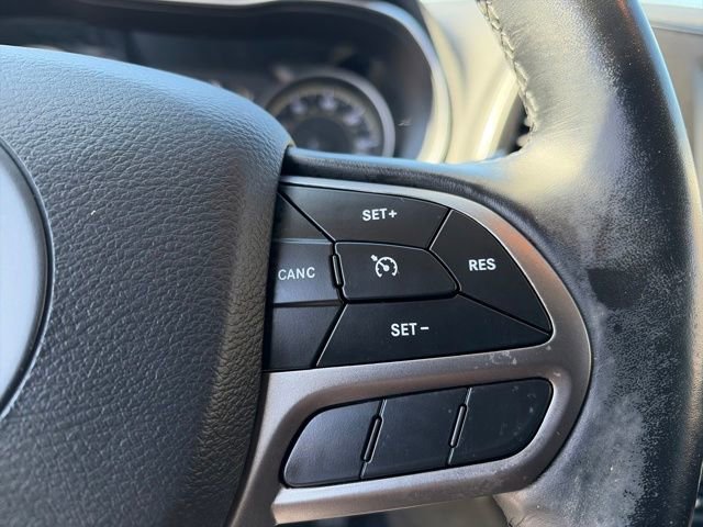 Used 2020 Jeep Cherokee Latitude Plus w/ Cold Weather Group FWD image 51