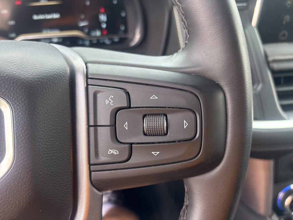 Used 2024 GMC Yukon XL SLT AWD/4WD image 16