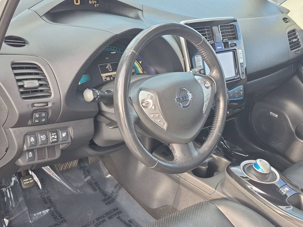 Used 2015 Nissan Leaf SL w/ Premium Package FWD image 12