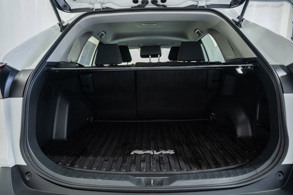 Used 2024 Toyota RAV4 LE image 8