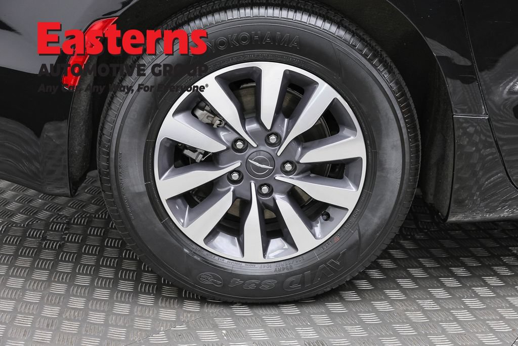 Used 2024 Chrysler Pacifica Limited FWD image 9