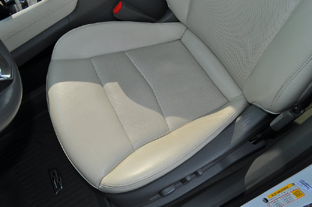 Used 2025 Cadillac XT6 Premium Luxury w/ LPO, Floor Liner Package AWD/4WD image 11