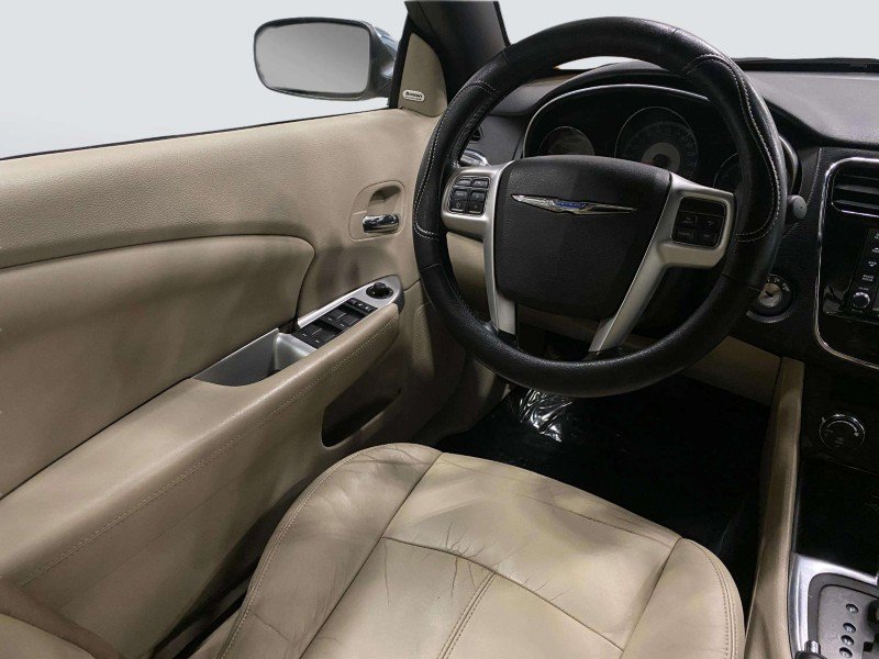 Used 2013 Chrysler 200 Limited FWD image 21