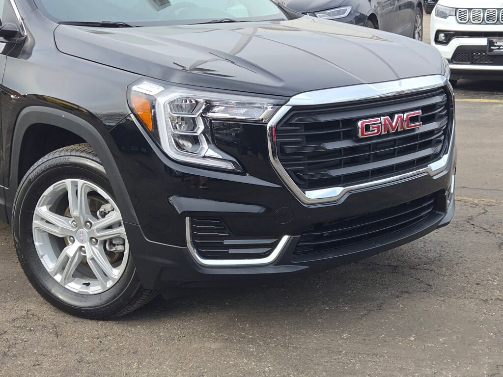 Used 2024 GMC Terrain SLE w/ Driver Convenience Package image 5