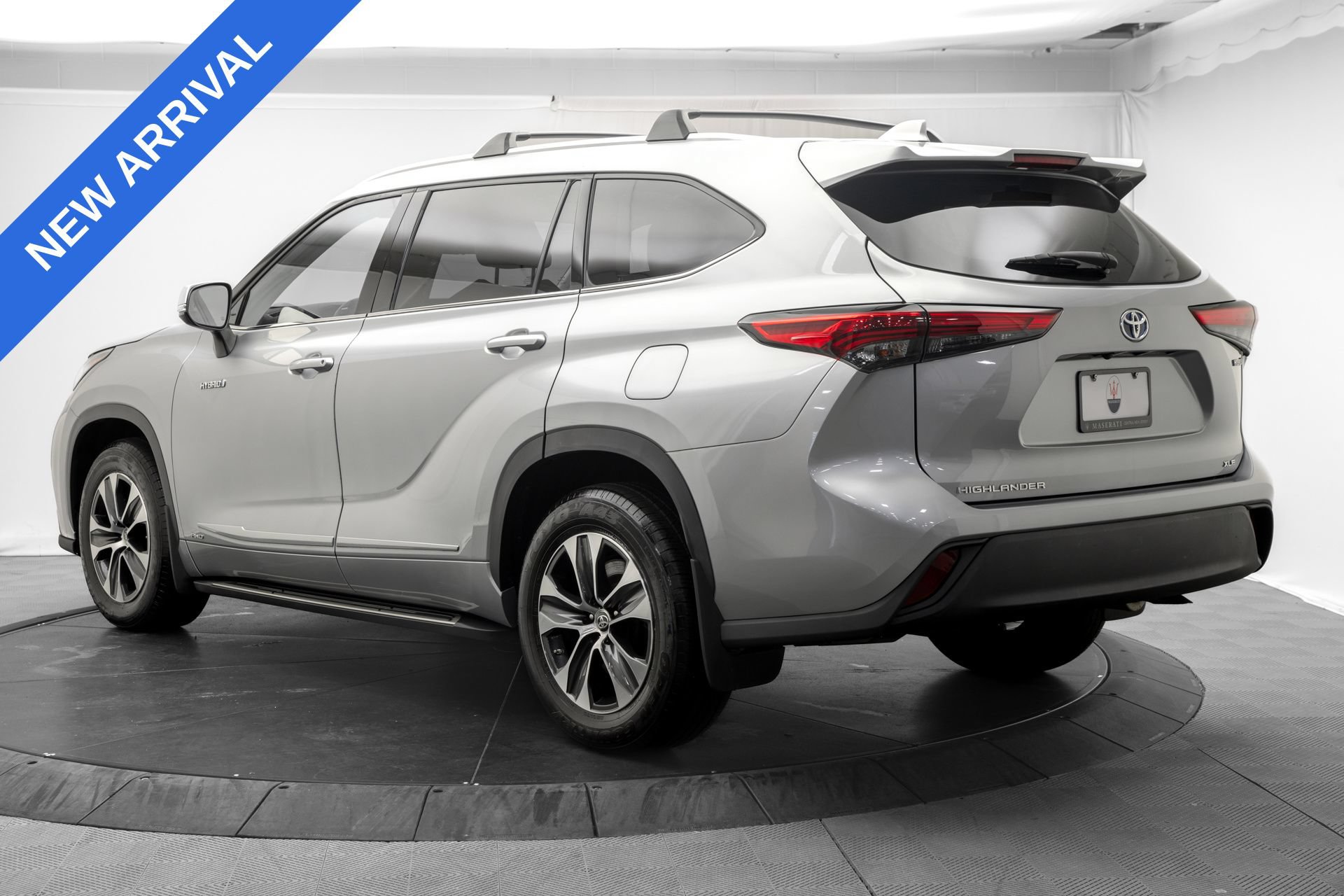 Used 2021 Toyota Highlander XLE AWD/4WD image 5