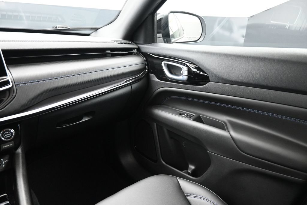 New 2026 Jeep Compass Latitude AWD/4WD image 5