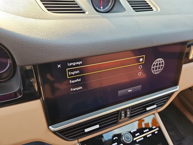 Used 2023 Porsche Cayenne Platinum Edition image 25