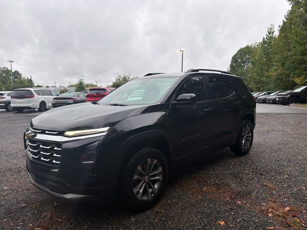 Used 2025 Chevrolet Equinox LT w/ Convenience Package II FWD image 2