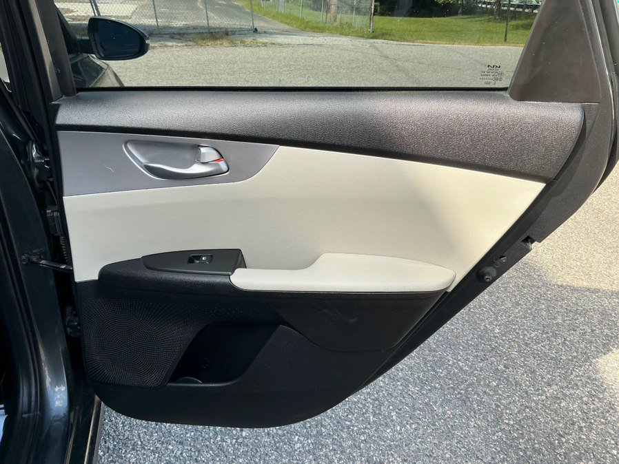 Used 2023 Kia Forte LXS w/ LXS Technology Package FWD image 24