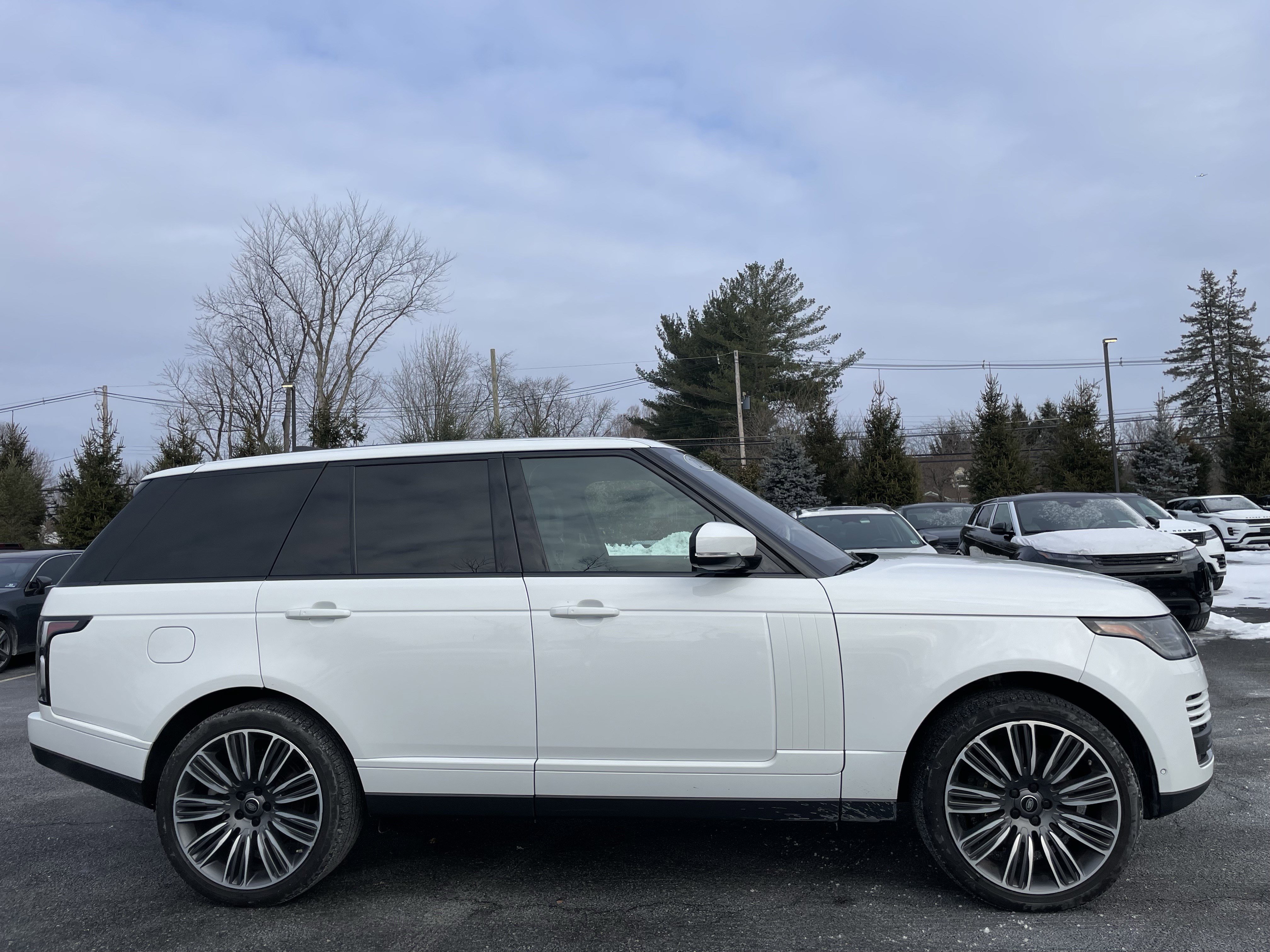 Used 2020 Land Rover Range Rover HSE image 4