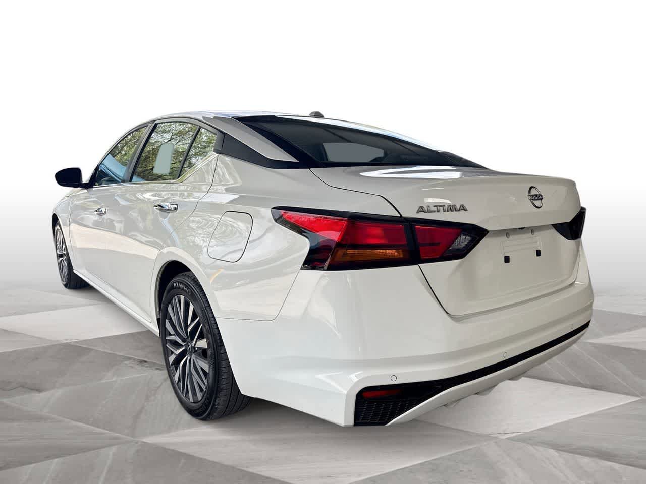 Used 2025 Nissan Altima 2.5 SV FWD image 6