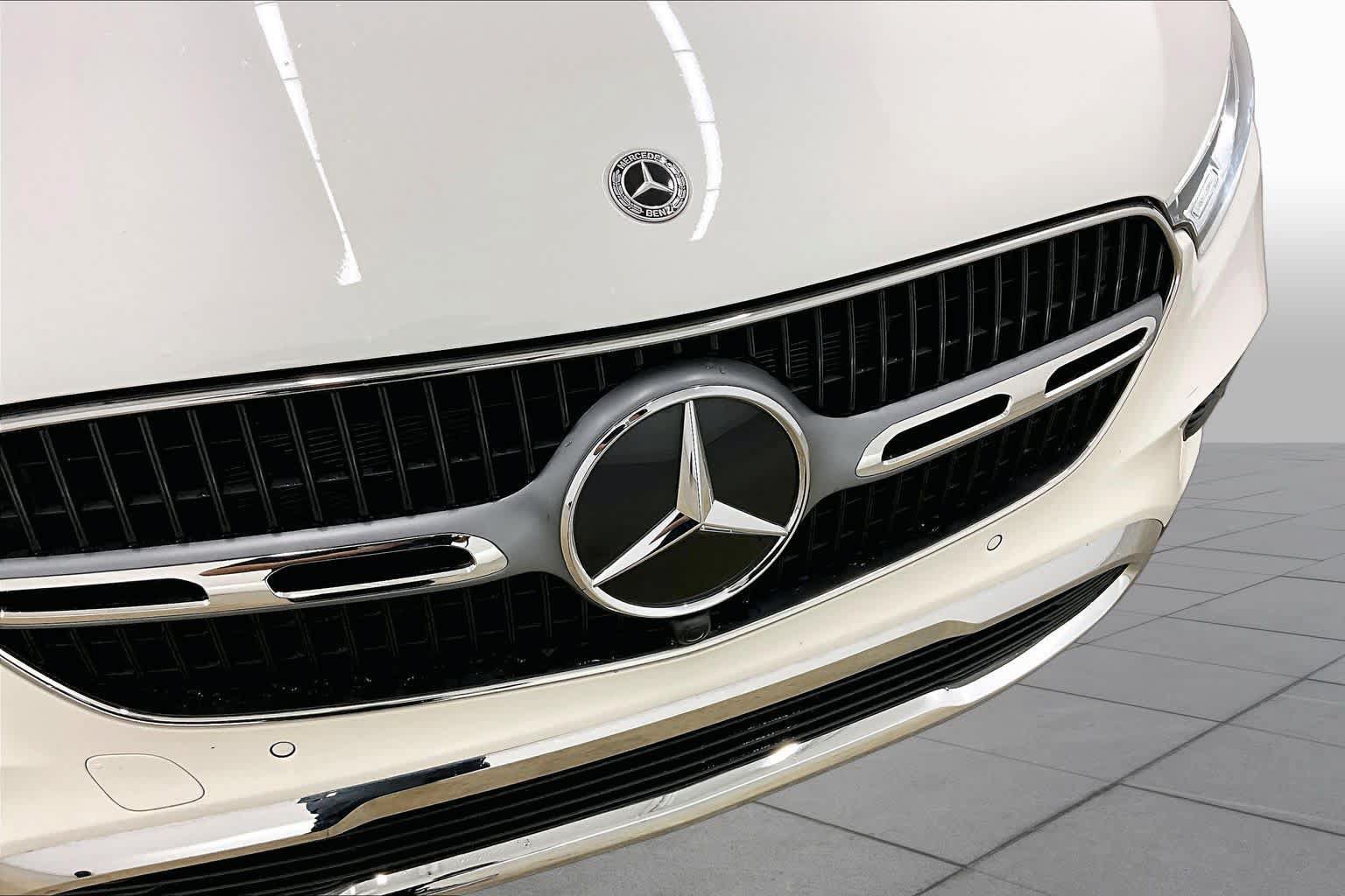 Used 2025 Mercedes-Benz GLC 300 4MATIC image 29