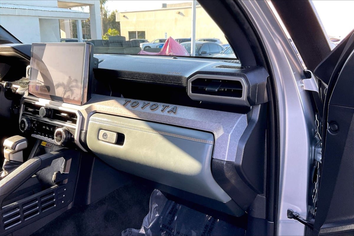 Used 2024 Toyota Tacoma 4x4 Double Cab Hybrid image 13