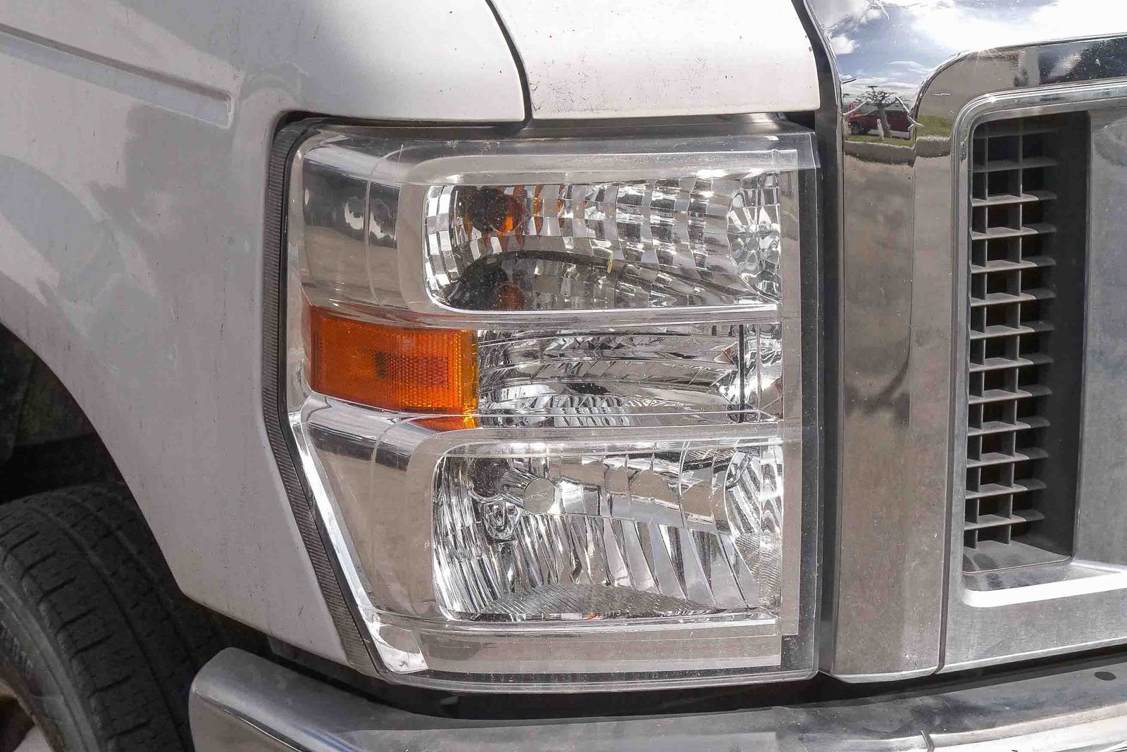 Used 2017 Ford E-350 and Econoline 350 Super Duty w/ Power Windows & Locks Group RWD image 4