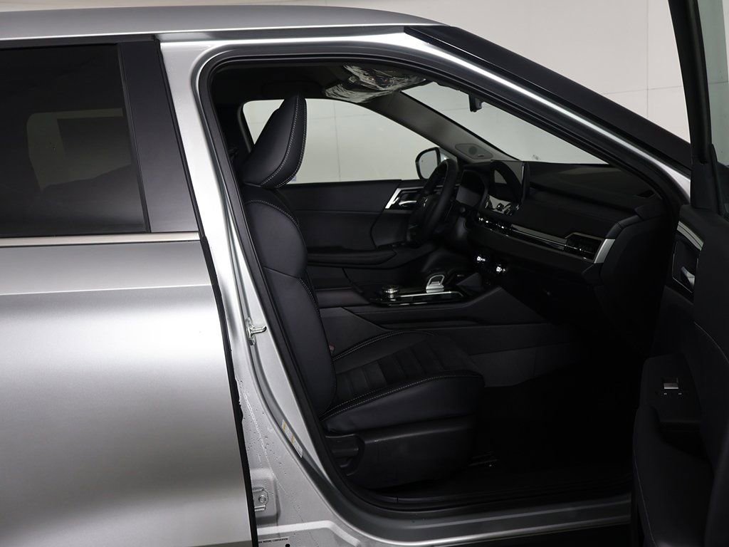 New 2026 Mitsubishi Outlander SE image 32