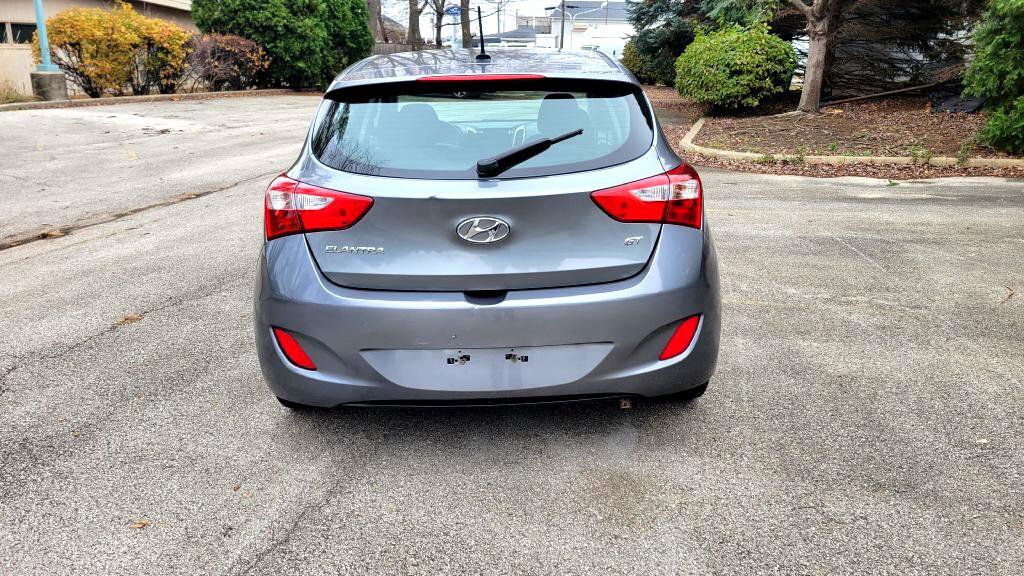 Used 2017 Hyundai Elantra GT image 4