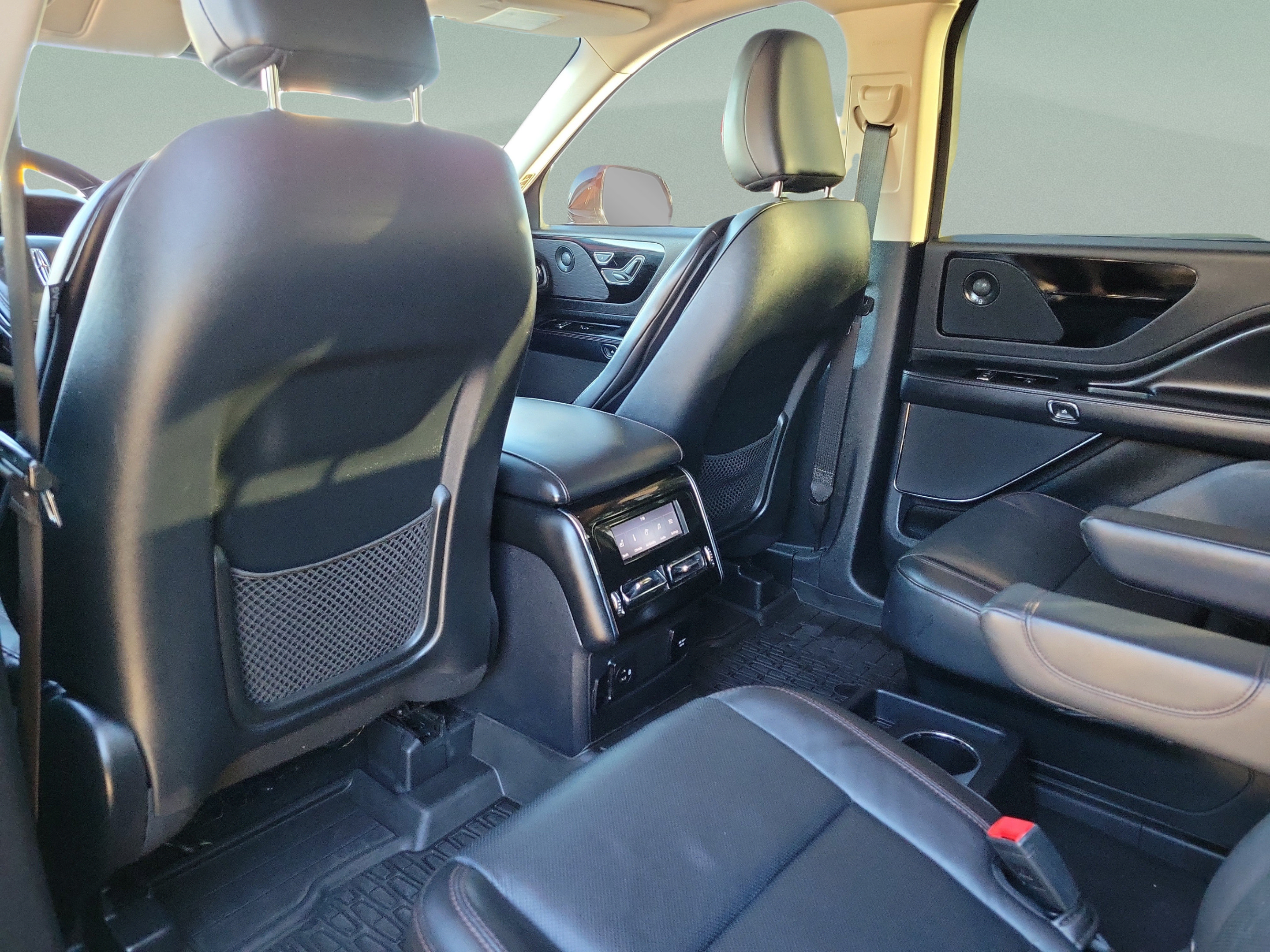 Used 2022 Lincoln Aviator Reserve w/ Equipment Group 201A AWD/4WD image 6