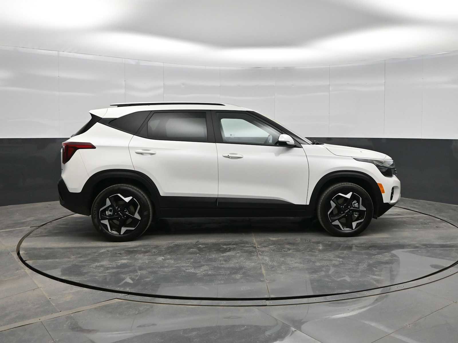 Used 2025 Kia Seltos S image 9