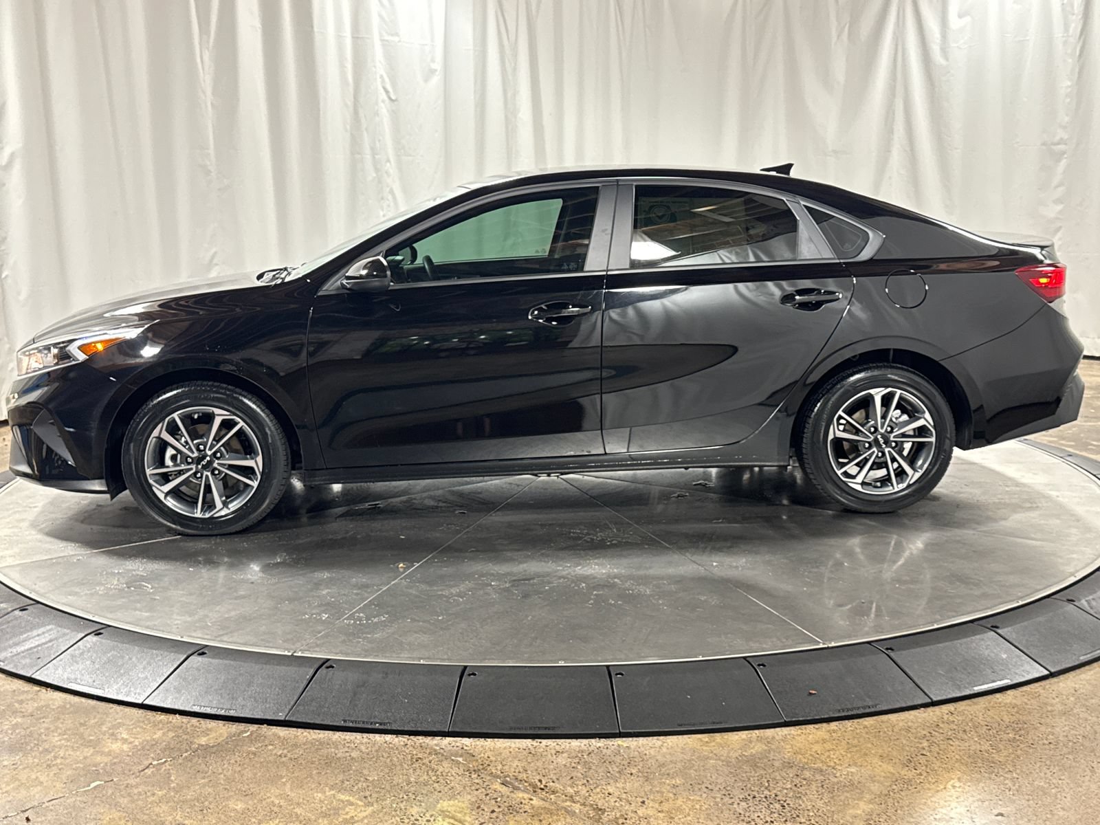 Used 2024 Kia Forte LXS FWD image 8