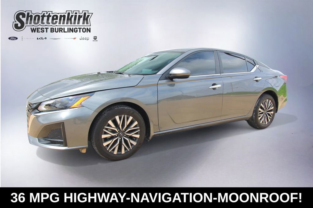 Used 2024 Nissan Altima 2.5 SV w/ SV Premium Package AWD/4WD image 1