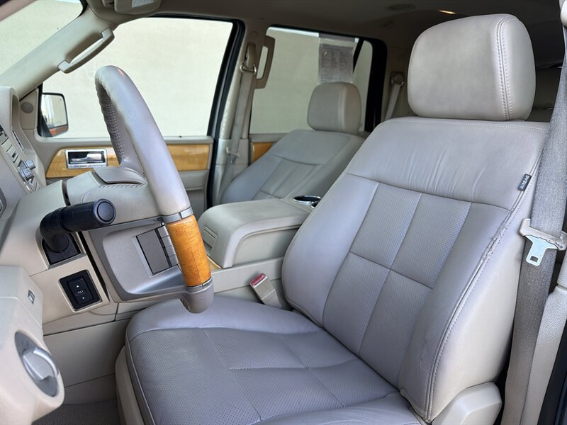Used 2008 Lincoln Navigator 2WD image 15