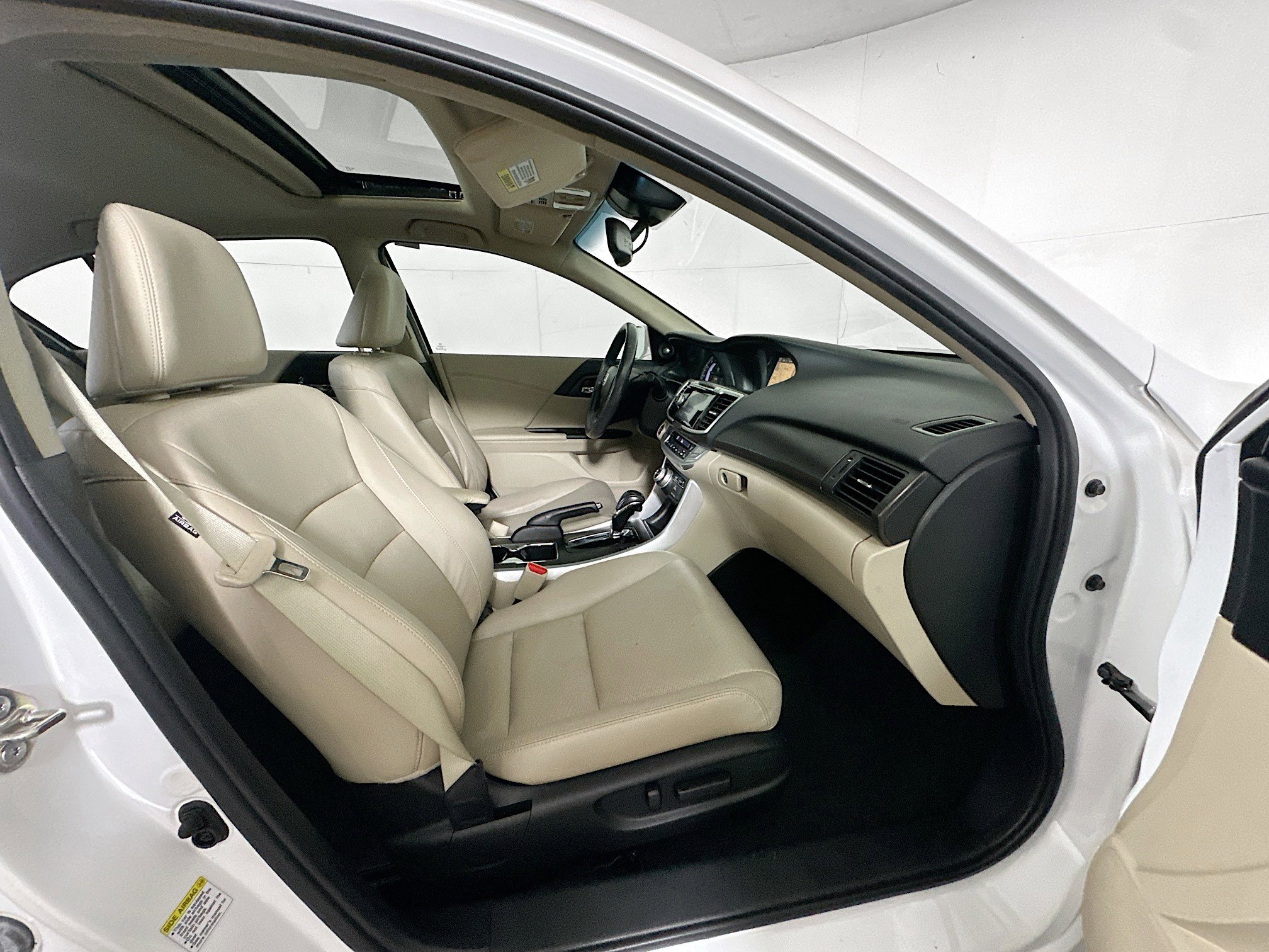 Used 2015 Honda Accord Touring image 30