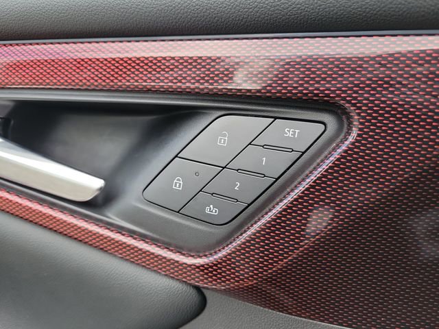 Used 2025 Chevrolet Traverse RS FWD image 31